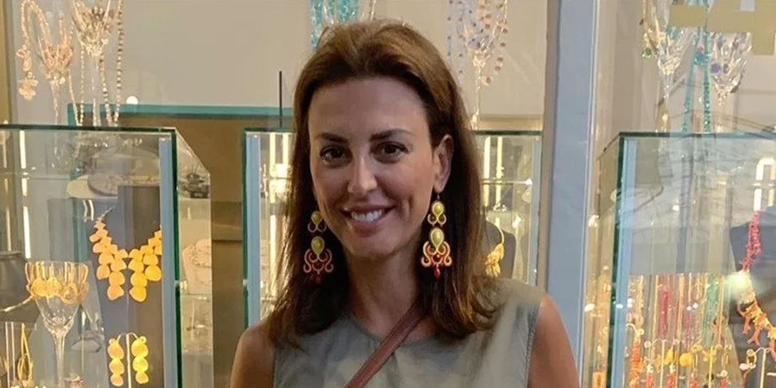 Εβελίνα Παπαντωνίου | Η πρώην Σταρ Ελλάς υπέκυψε στη γοητεία του καρέ και το αποτέλεσμα τη δικαίωσε