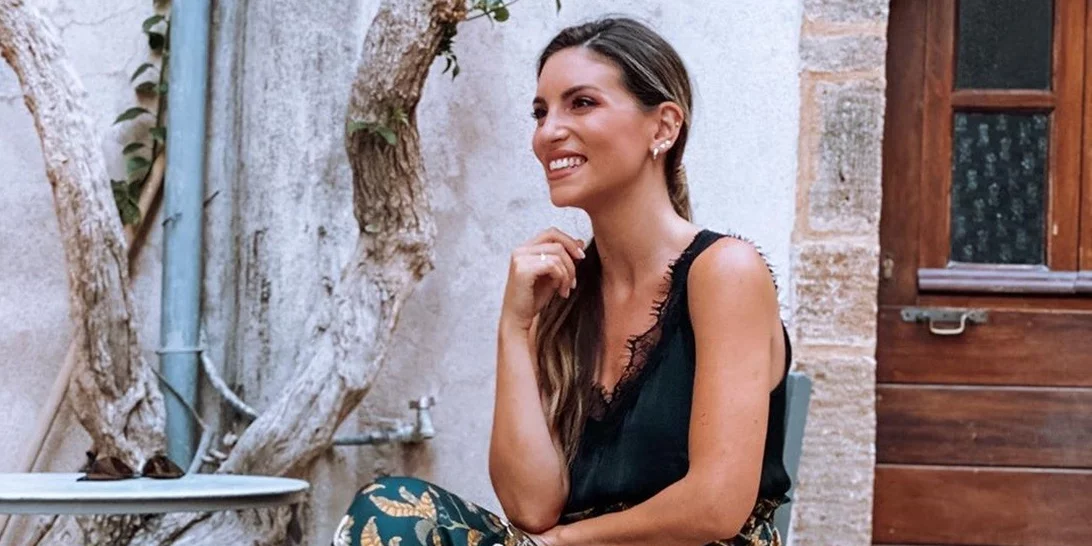 Η Αθηνά Οικονομάκου φόρεσε το πιο κομψό φθινοπωρινό παντελόνι που κολακεύει όλους τους σωματότυπους