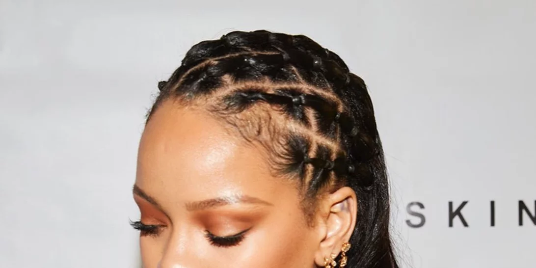 Who is that chick? | Η Rihanna εμφανίστηκε με μοϊκάνα στο promo video του show Savage x Fenty Volume 2