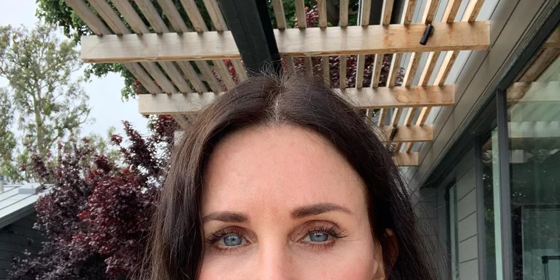Η Courteney Cox άλλαξε τα μαλλιά της και η Monica Geller θα ήταν περήφανη για το νέο της κούρεμα