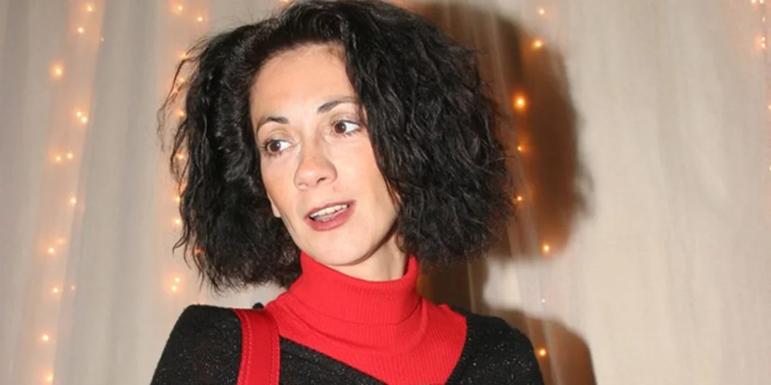 Μανίνα Ζουμπουλάκη | «Δε νιώθω 60 χρονών, ούτε ένιωθα 47 όταν έκανα τα δίδυμα»