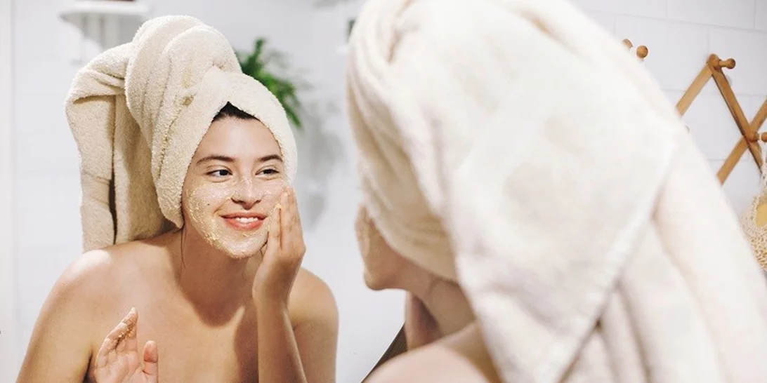 Απολέπιση δεν είναι μόνο τα scrubs! Τι είναι η φυσική και τι η χημική απολέπιση;