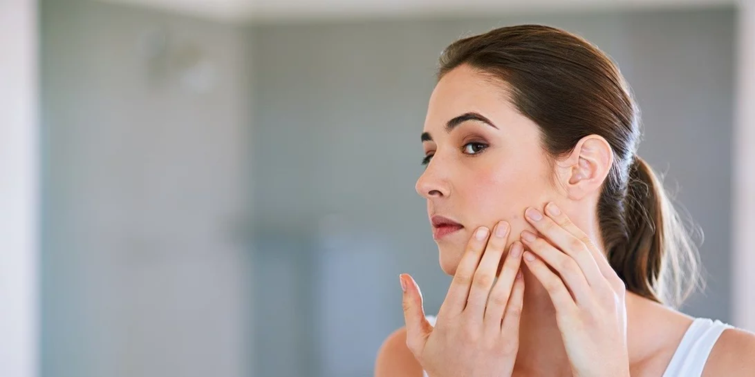 Ευαίσθητο δέρμα με τάση για ακμή: Είτε στην εφηβεία είτε στην ενήλικη ζωή, λύση υπάρχει!