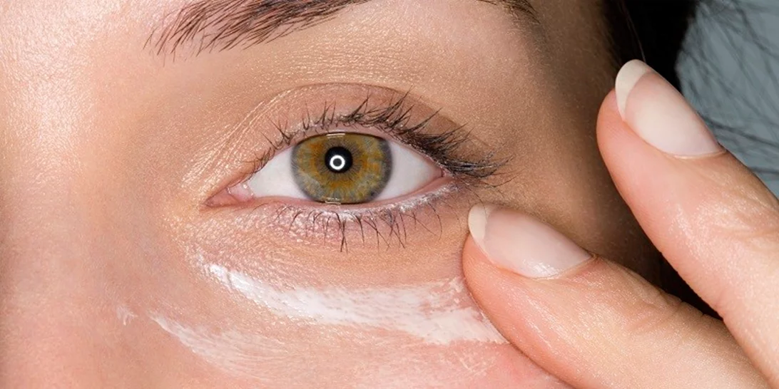 Πώς φεύγουν οι ρυτίδες στα μάτια; Σταμάτα να κάνεις αυτά τα πολύ συχνά 3 λάθη