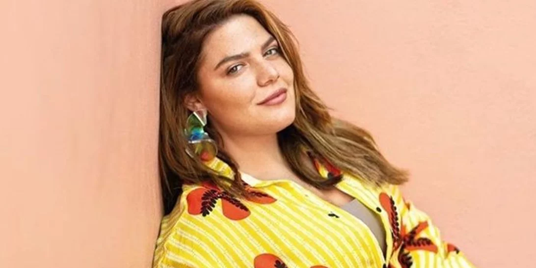 H Δανάη Μπάρκα βρήκε το H&M φόρεμα που κολακεύει κάθε σωματότυπο