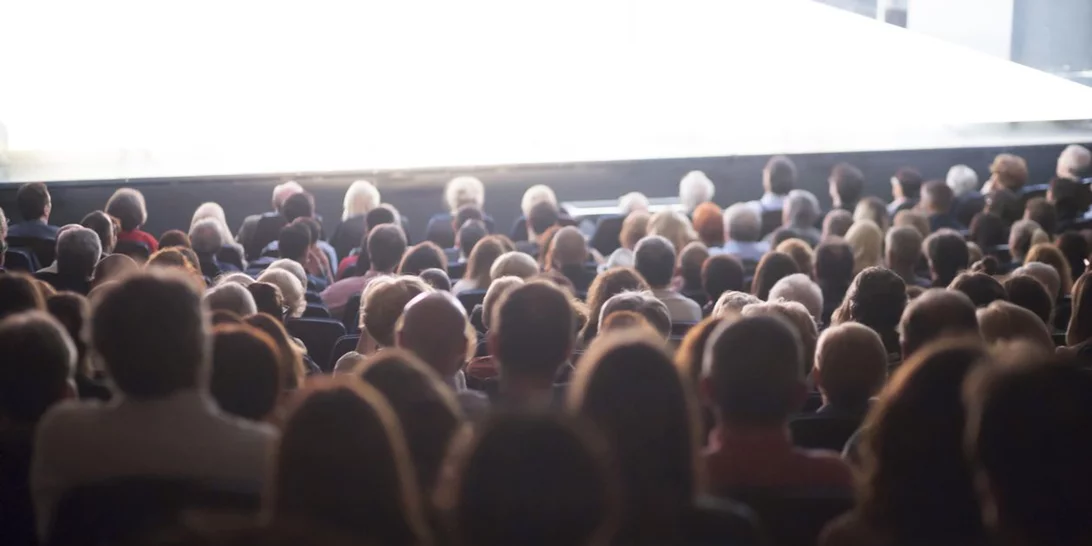 Ανδρέας Μανωλικάκης | O καθηγητής υποκριτικής μιλά για τις συνθήκες εκπαίδευσης στις ελληνικές δραματικές σχολές