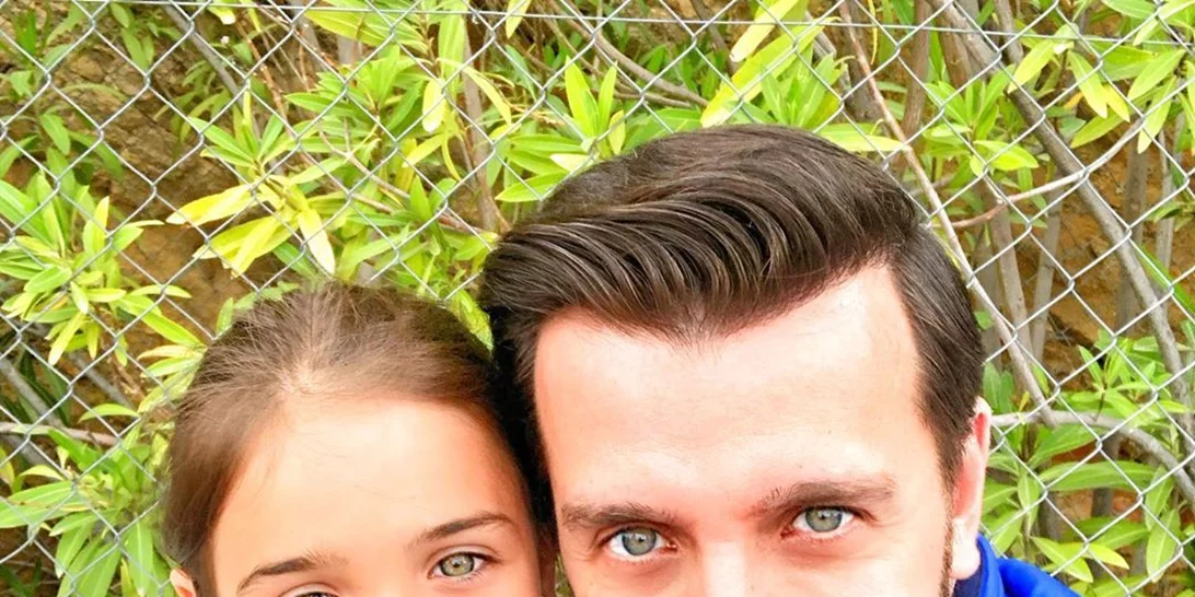 Θάνος Πετρέλης | Οι κόρες του μεγάλωσαν και δεν ξέρουμε ποια είναι η πιο όμορφη