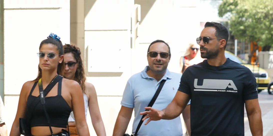 Χριστίνα Μπόμπα | Εντυπωσιακή με μαύρο crop top και κολάν μετά την αποκάλυψη ότι πήρε 7 κιλά