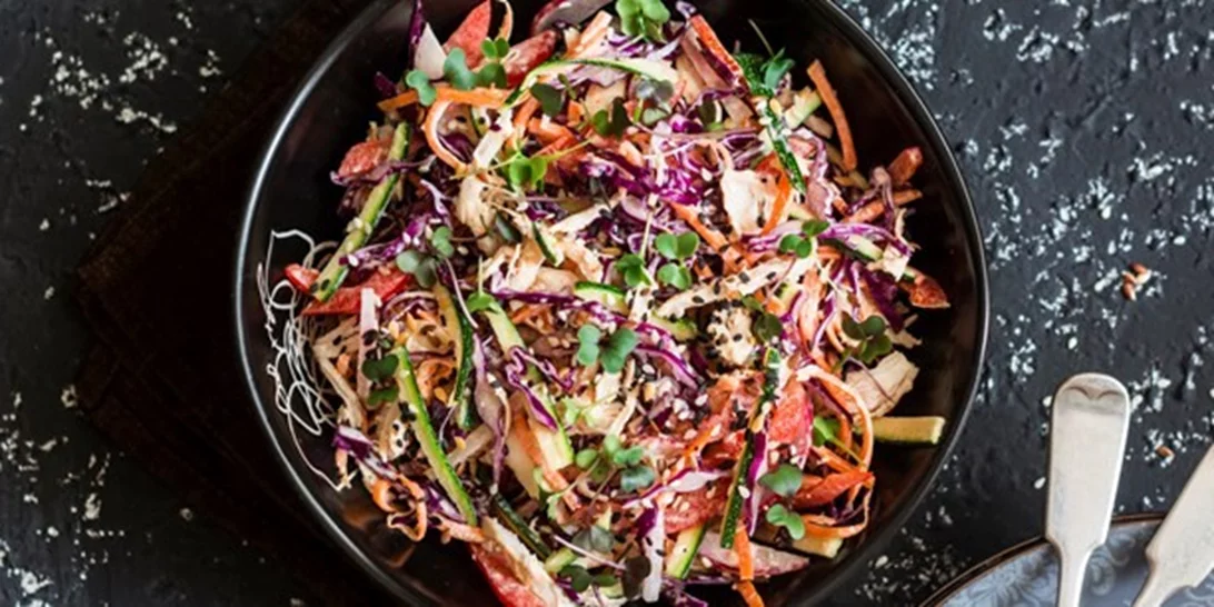 Η συνταγή για την πιο νόστιμη Coleslaw σαλάτα