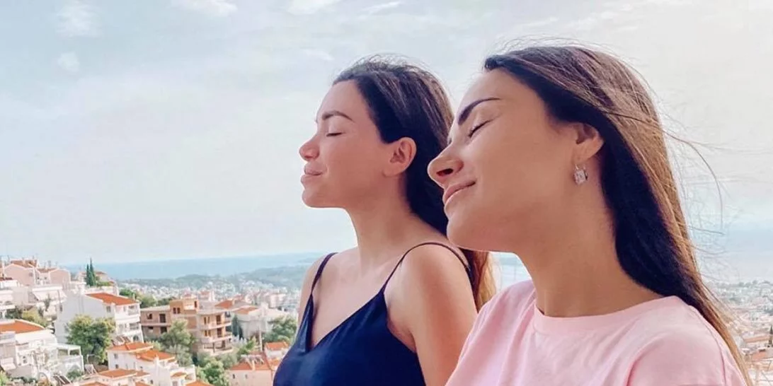 Όλγα Φαρμάκη | Το χιουμοριστικό concept με το οποίο έδειξε τη φουσκωμένη της κοιλιά η εγκυμονούσα