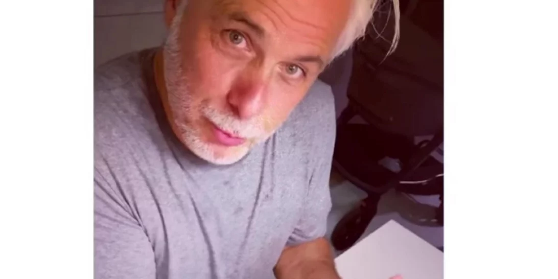 Χάρης Χριστόπουλος | Το πρωτότυπο video με τον νεογέννητο γιο του