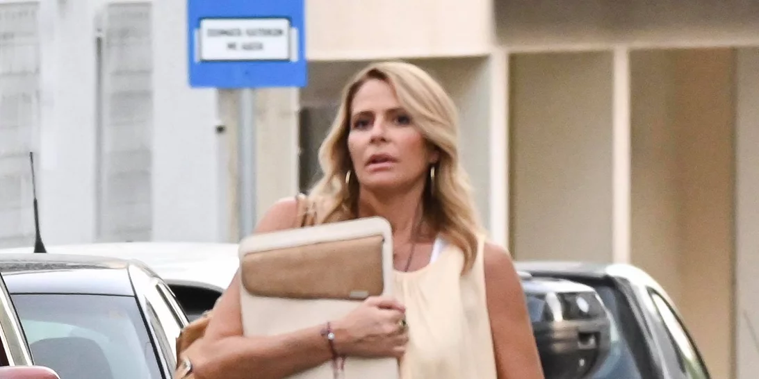 Τζένη Μπαλατσινού | Βόλτα στο κέντρο της πόλης στον έβδομο μήνα της εγκυμοσύνης της με άνετο look