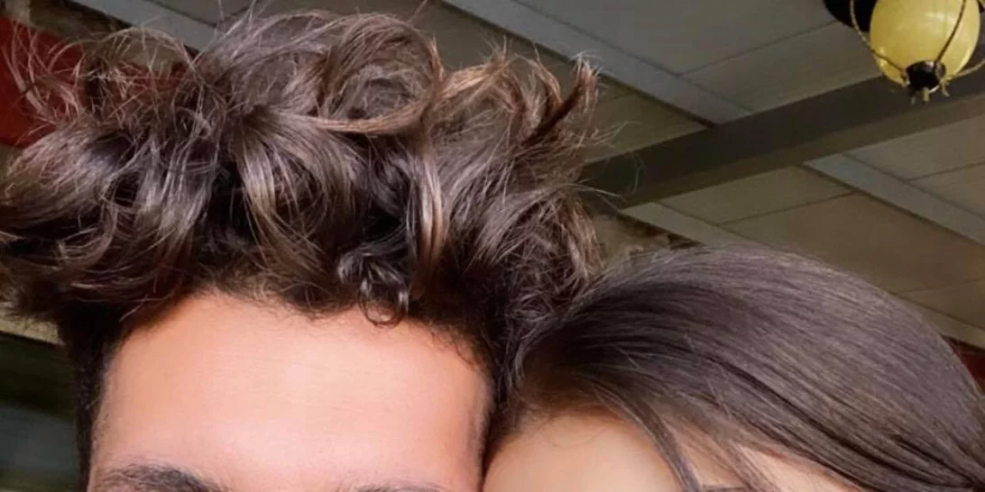 Ειρήνη Καζαριάν | Ποζάρει στην αγκαλιά του συντρόφου της, Ιωσήφ Ψωμά