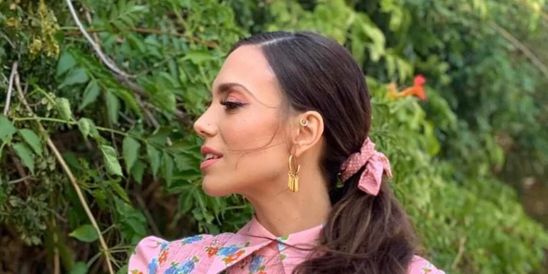 Κρυσταλλία | Θηλάζει το μωρό της στο μαιευτήριο και το νανουρίζει με κάλαντα (βίντεο)