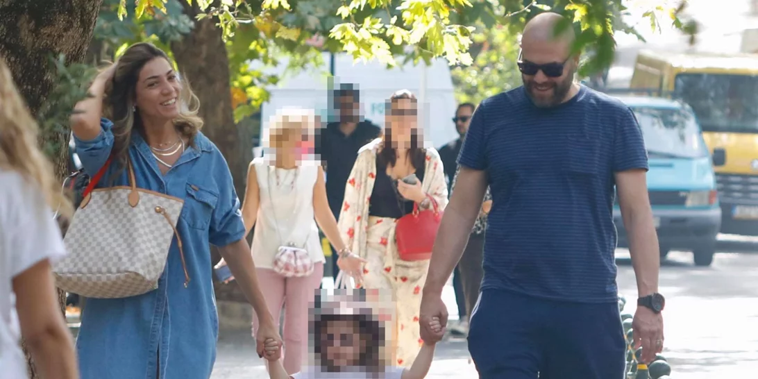 Ήβη Αδάμου | Βόλτα με τον Μιχάλη Κουϊνέλη και την δύο ετών κόρη τους με mini φόρεμα