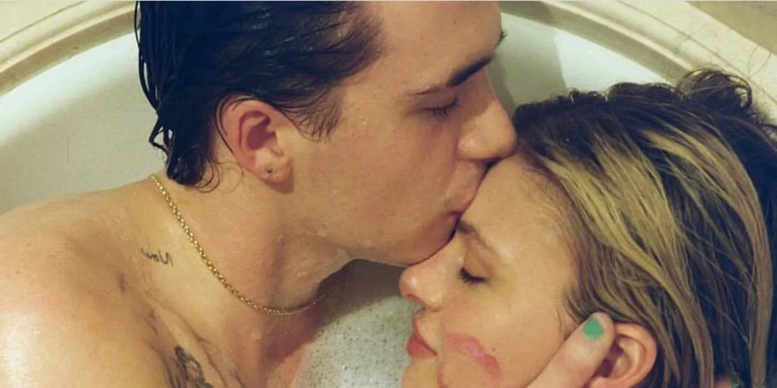 Πρώτη επέτειος για τους Brooklyn Beckham & Nicola Peltz | Οι νέες φωτογραφίες του ερωτευμένου ζευγαριού