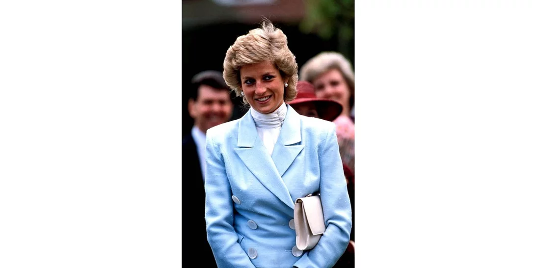 Ο δημιουργός του The Crown συγκρίνει την πριγκίπισσα Diana με τη δούκισσα του Sussex