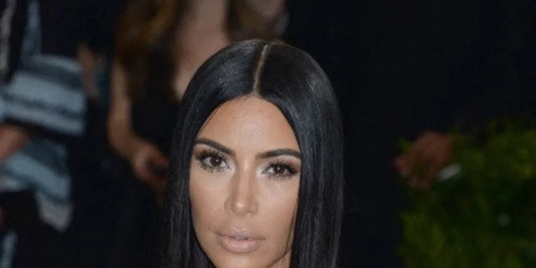 H Kim Kardashian έγινε - για άλλη μια φορά - κοκκινομάλλα