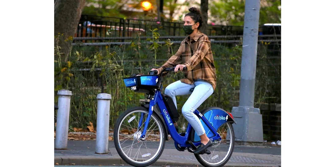 Η Katie Holmes συνεχίζει τις stylish εμφανίσεις στη Νέα Υόρκη