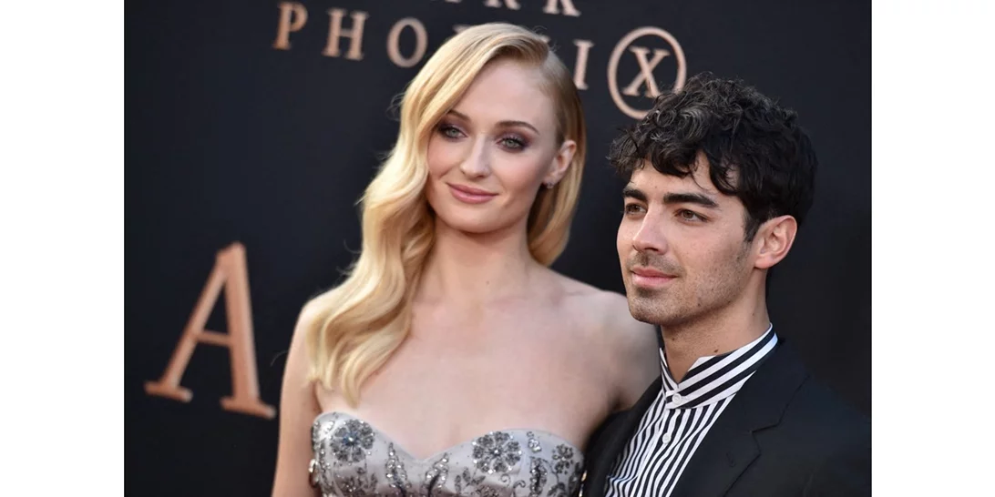 Η Sophie Turner μοιράστηκε πρώτη φορά φωτογραφίες από την εγκυμοσύνη της