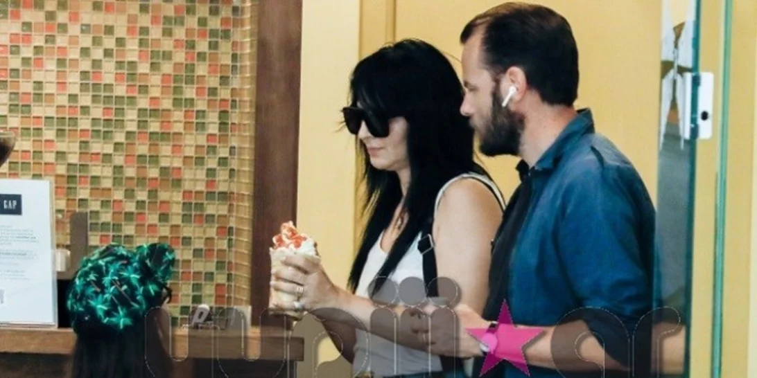 Ζενεβιέβ Μαζαρί-Bασίλης Καρύδης | Η σπάνια δημόσια εμφάνιση με την κόρη τους