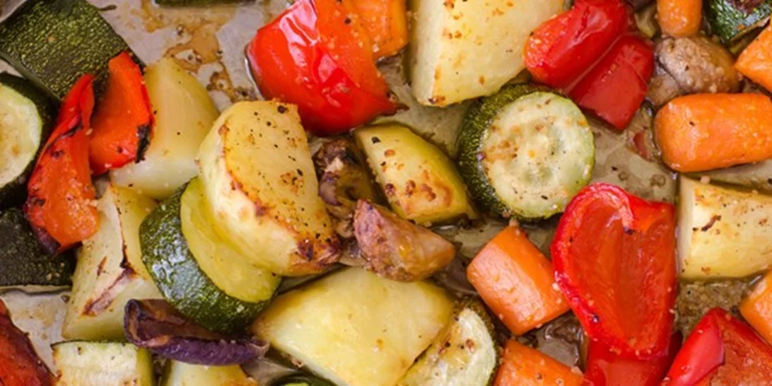 Κολοκυθάκια με πατάτες γιαχνί και λεμόνι