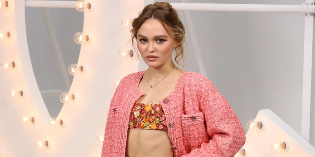 Τι φόρεσε η Lily-Rose Depp στο show SS21 της Chanel