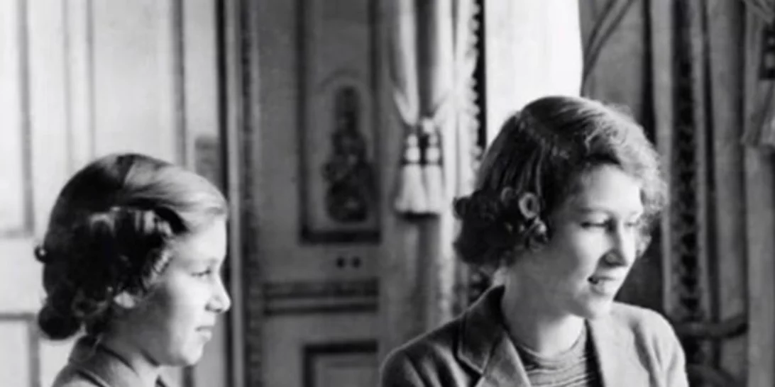 Royal material | Η ημέρα που η 14χρονη Ελισάβετ έδειξε ότι έχει στόφα βασίλισσας