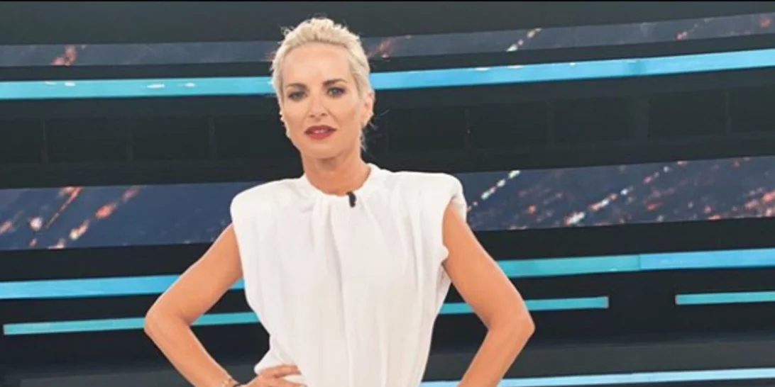 Μαρία Μπεκατώρου | Ποζάρει super αδυνατισμένη με στενό μαύρο παντελόνι και λευκό top