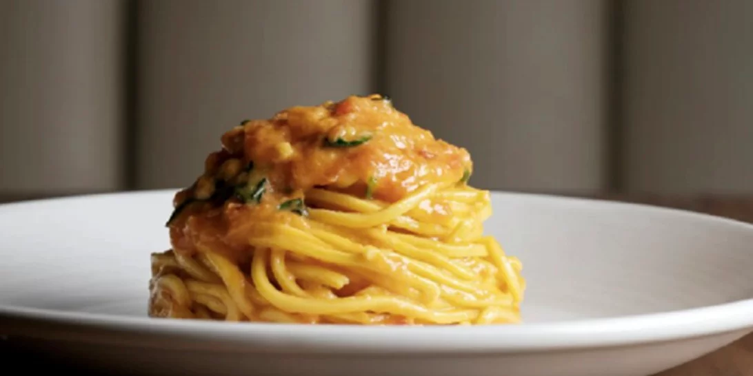 Τα σπαγγέτι με ντομάτα και βασιλικό του Sette