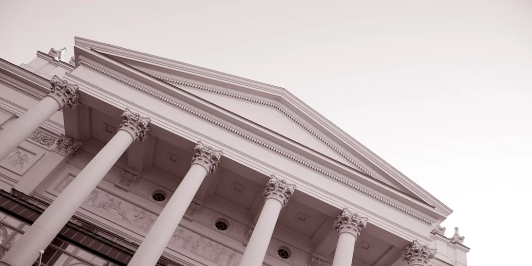 Η Βασιλική Όπερα του Λονδίνου σχεδιάζει να πουλήσει έργο του David Hockney για την άντληση πόρων