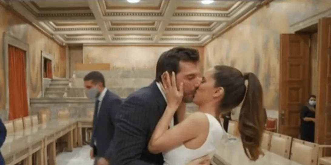 Παναγιώτης Χατζηδάκης - Χαρά Σαράντη | Νέα πλάνα από τον γάμο του ζευγαριού - Ποια γνωστή Ελληνίδα τους πάντρεψε