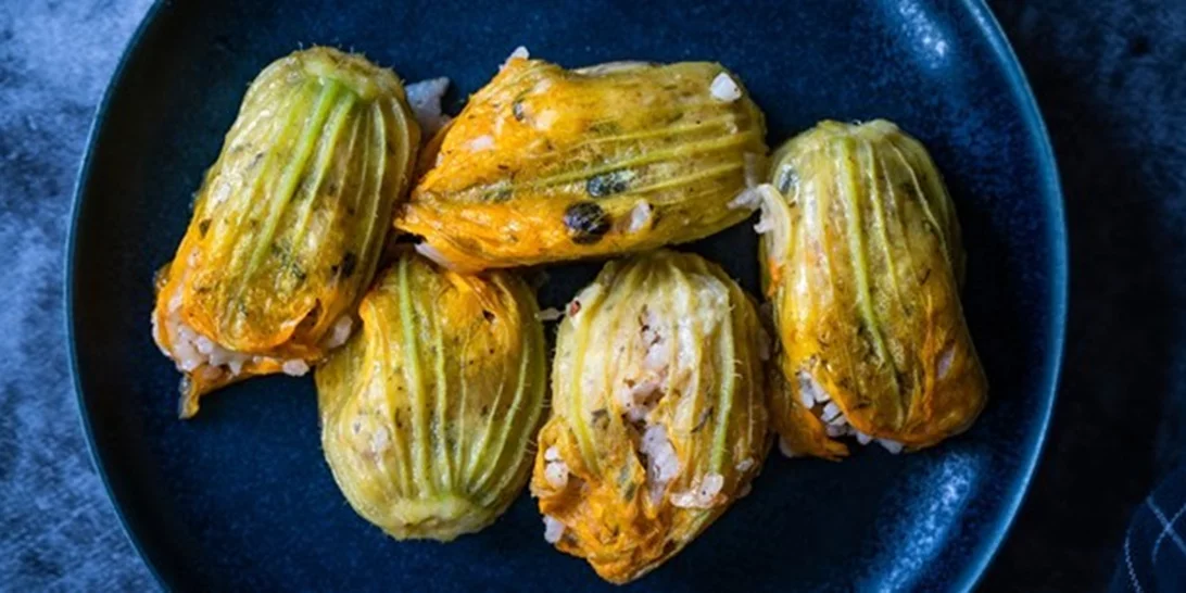 Κολοκυθοανθοί γεμιστοί με ρύζι και μανιτάρια