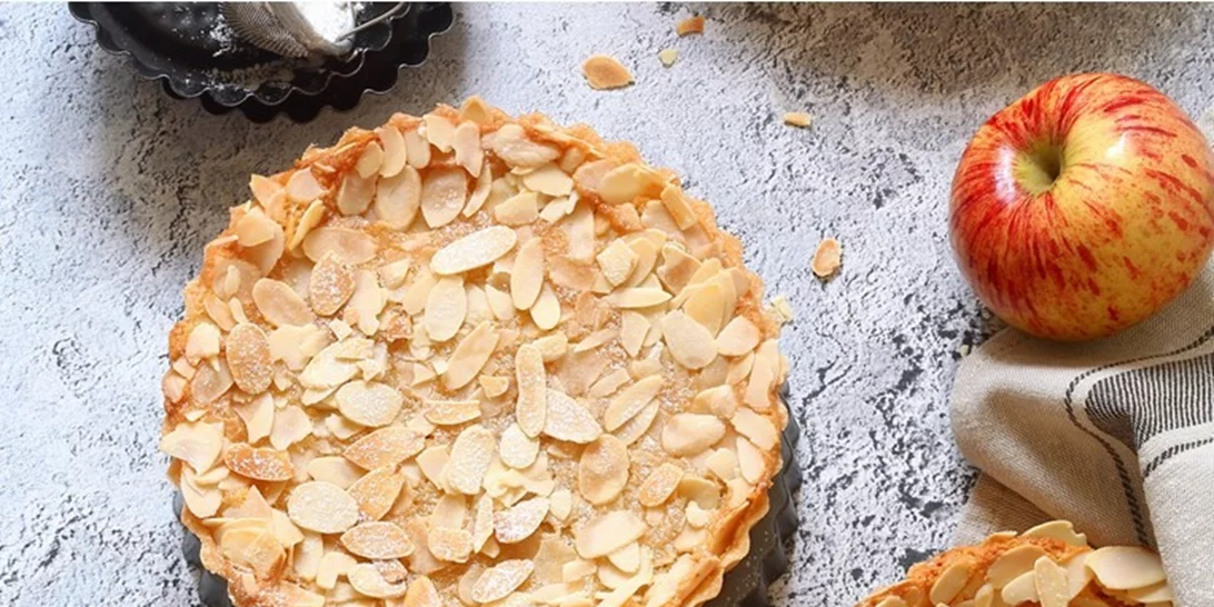 Μηλόπιτα με μαρέγκα φουντουκιού ή αμυγδάλου