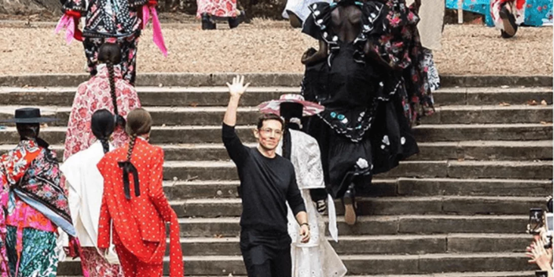 Erdem Moralioglu | H Βασίλισσα Ελισάβετ τίμησε τον σχεδιαστή