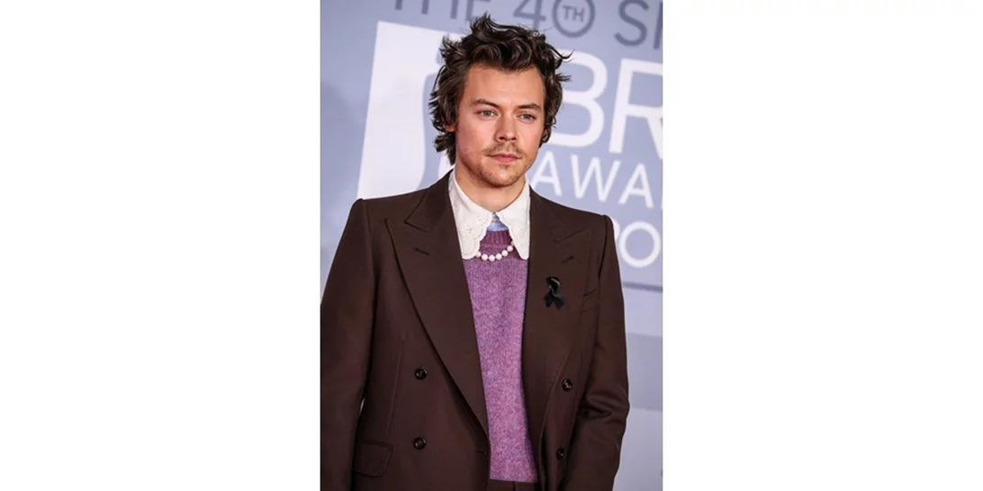 O Harry Styles φόρεσε ένα iconic T-shirt που είχε βάλει η Jennifer Aniston στα Φιλαράκια