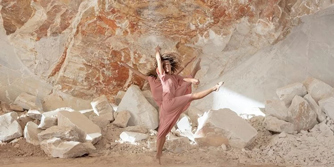 Morning Mimosa | Ένα film ωδή στην έκρηξη συναισθημάτων που προκαλεί ένα άρωμα