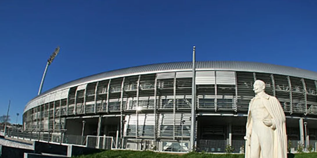 Θεσσαλονίκη | Το Καυτανζόγλειο «βάφεται» ροζ στέλνοντας μήνυμα για τη σημασία της πρόληψης κατά του καρκίνου του μαστού