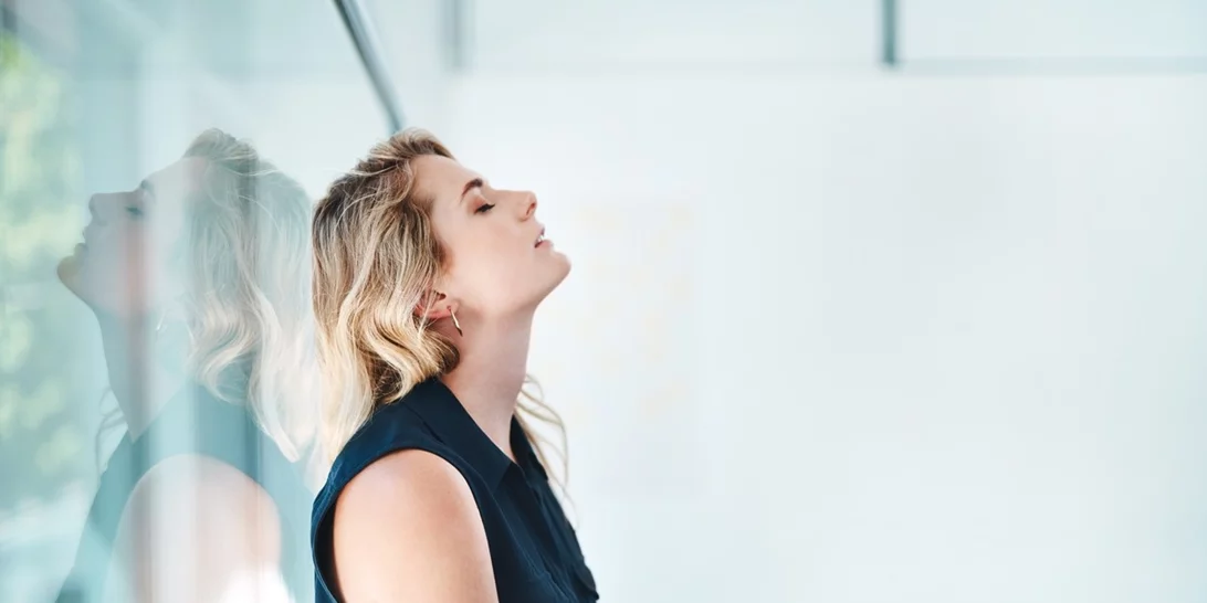 Burnout της επιδερμίδας | Τι της συμβαίνει όταν εσύ είσαι εξαντλητικά κουρασμένη και πώς πλέον αντιμετωπίζεις τέτοιες καταστάσεις;