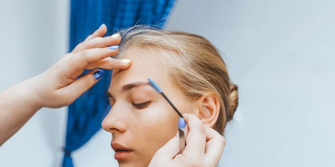 4 πράγματα που κάνουν τα κορίτσια με τέλεια φρύδια!