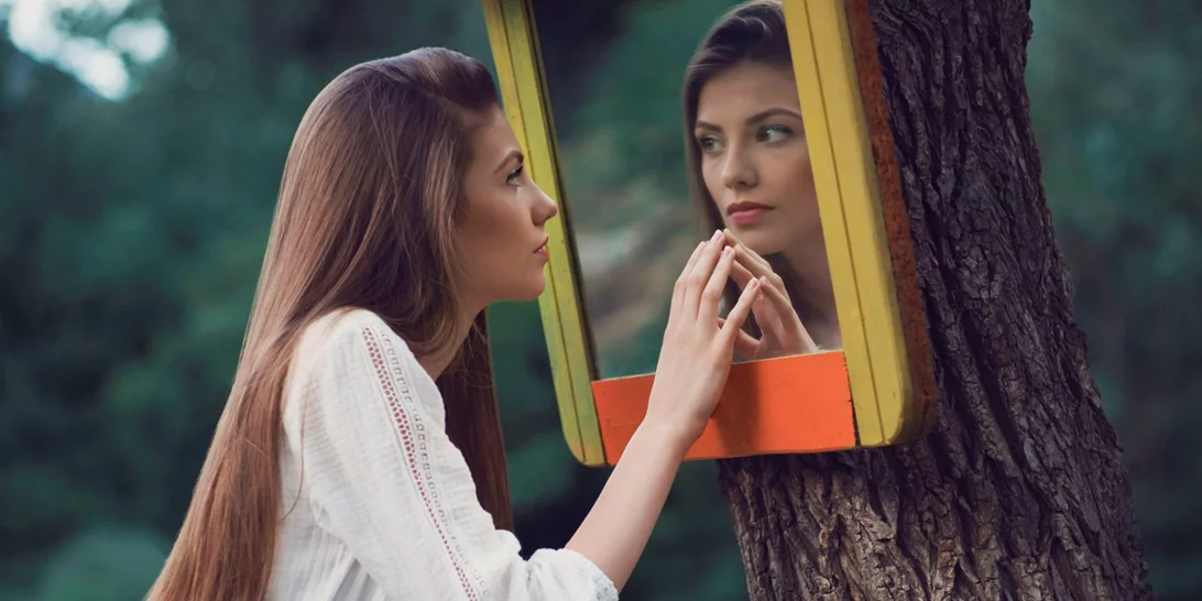 Ανάλυσέ το | Πώς καταφέρνει ο νάρκισσος να μπαίνει στη ζωή σου