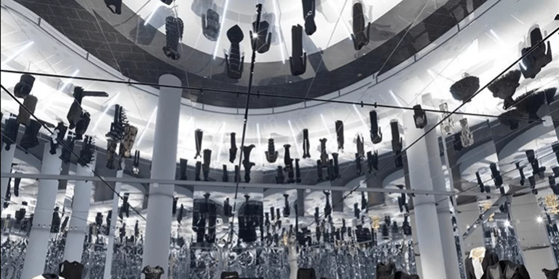 Άνοιξε για το κοινό η έκθεση «About Time: Fashion and Duration» στο Met