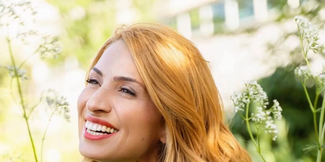 Καστανή με αφέλειες η Μαρία Ηλιάκη