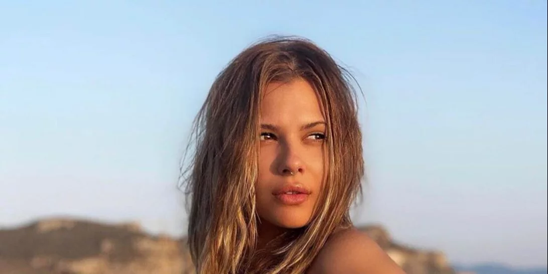 Το τόλμησε η Λάουρα Νάργες | Η τεράστια αλλαγή που έκανε στα μαλλιά της: Με πιο σκούρα μαλλιά από ποτέ και καρέ κούρεμα