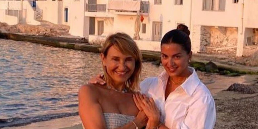 Μάρα Ζαχαρέα | Φωτογραφίζεται με το δώρο που της έκανε η Σταματίνα Τσιμτσιλή