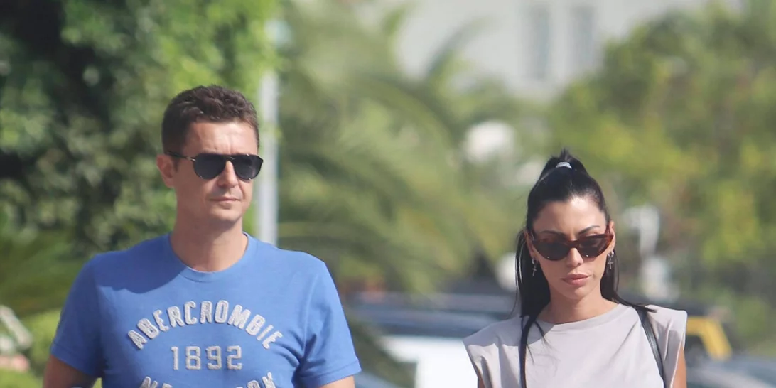 Ιωάννα Μπούκη | Με casual look στη Γλυφάδα με τον Αντώνη Σρόιτερ και τις κόρες τους