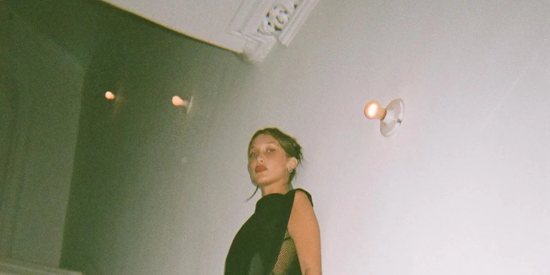 Bella Hadid | Ανεβάζει φωτογραφίες της για τον οίκο Givenchy