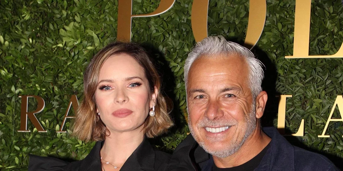 Anita Brand | Βόλτα με τον τριών μηνών γιο της με casual look