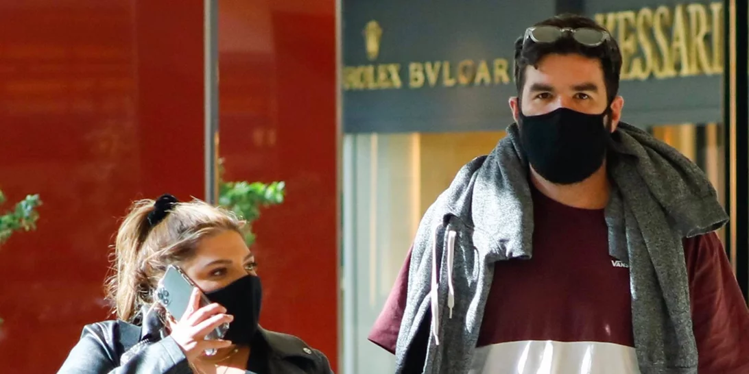 Δανάη Μπάρκα | Για ψώνια με τον σύντροφό της με total black look