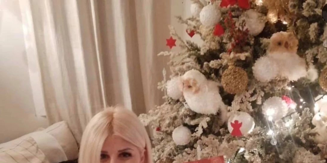 Έλενα Ράπτη | «Ανοίγει» το σπίτι της και μας δείχνει το χριστουγεννιάτικο δέντρο